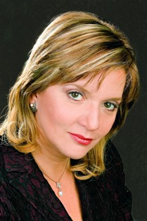 Lvai Katalin retiklje egy dzsungelharcos tllkszlethez hasonlt